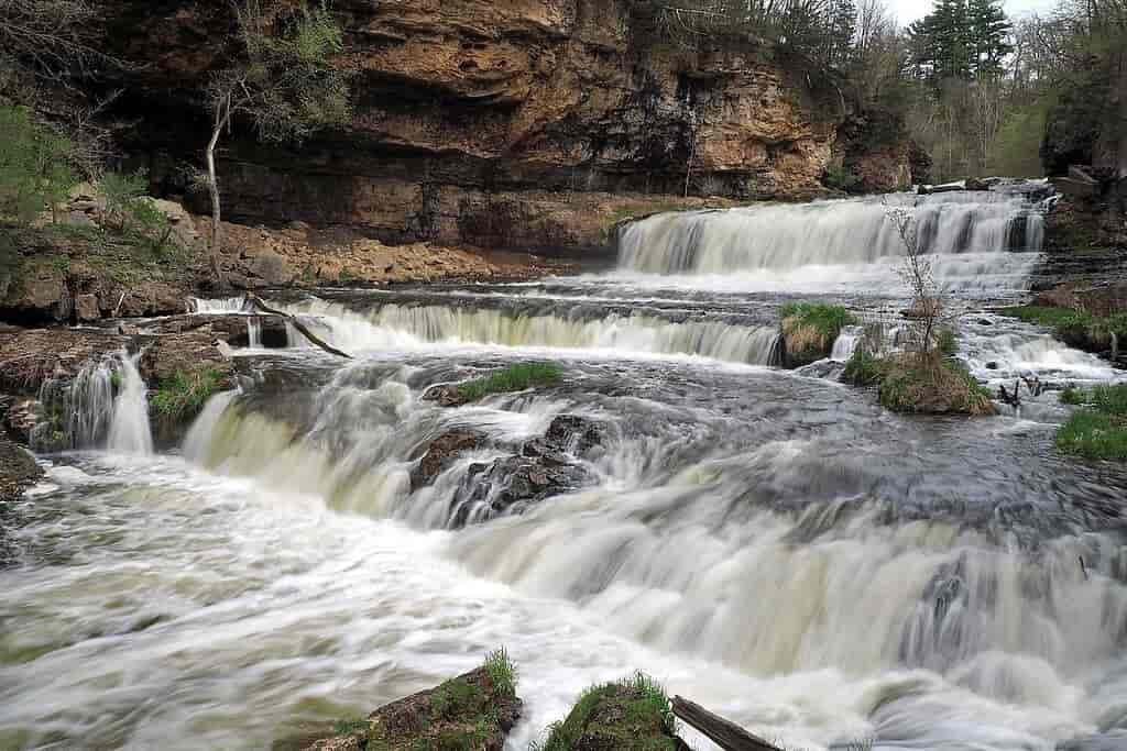 Best Waterfalls in Wisconsin, Willow Falls