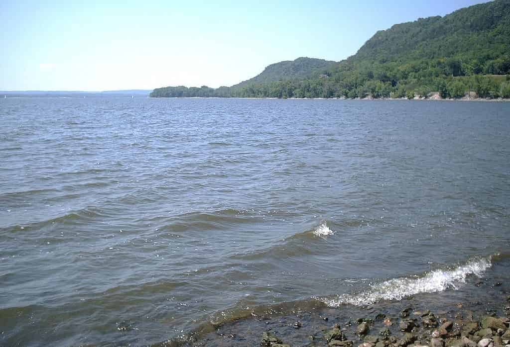 Best lakes in Minnesota for family Vacation, Lake Pepin 